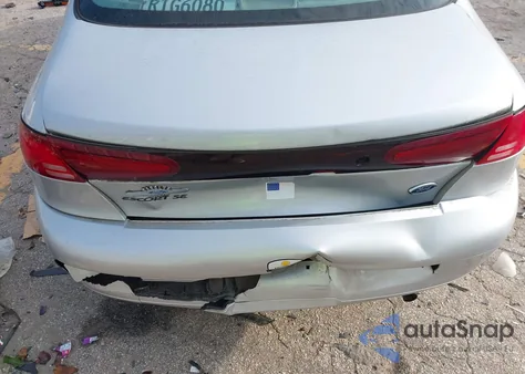 1999 Ford Escort Se z USA, uszkodzony, nr VIN 1FAFP13P6XW200107